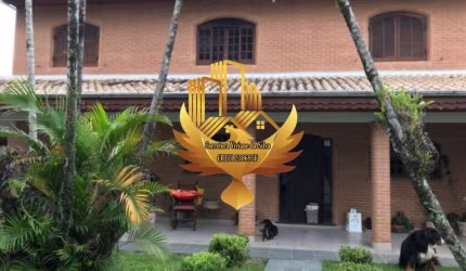 Imperdível oportunidade de adquirir casa ampla de 5 quartos no Centro de Tremembé-SP, com suíte, salas, banheiros, garagem e 414m²!