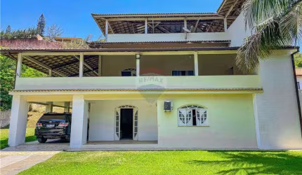 Oportunidade: ampla casa à venda a 100 metros do mar em Búzios/RJ