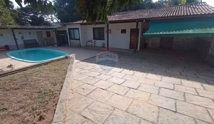 Casa à Venda no Centro da Rasa 200m² de excelência com Piscina, Suíte Master, 2 Quartos, +1 Suíte, Paisagismo, 700m da Praia, 5 Vagas.