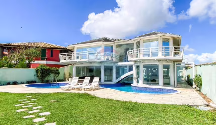 Casa pé na areia à venda em Búzios por R$ 5.750.000,00!
