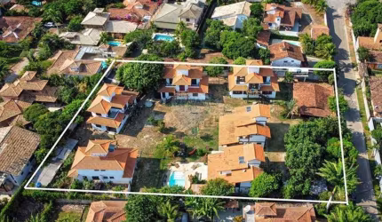 À venda: 7 casas em terreno com mais de 3.000 m², oportunidade única próximo à Praia de Manguinhos, Búzios!
