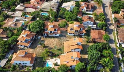 À venda: 7 casas em terreno com mais de 3.000 m², oportunidade única próximo à Praia de Manguinhos, Búzios!
