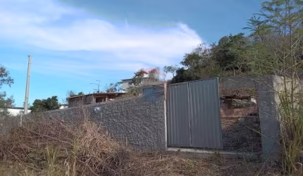 Terreno à venda em São José murado e com portão!