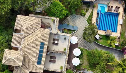 À Venda: Casa de Alto Padrão com Piscina na Ferradura – Armação dos Búzios