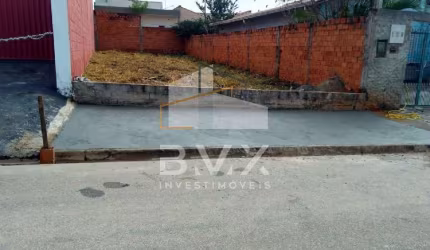 Vende-se Terreno de 154 m², Jd. Santa Madre Paulina, testada 7 m, com vizinhos dos lados e calçada ideal para construtores, Sorocaba-SP
