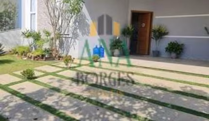 Casa com pé direito alto integrada à cozinha, oferecendo um ambiente moderno e funcional, perfeito para reunir a família e os amigos.