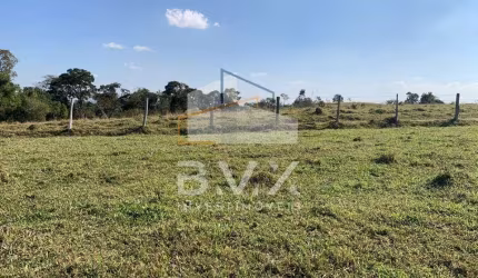 Vendo enorme Área de 178.400 m², Bairro Caputera, ótima para Chácaras, loteamento, ou replantio de árvores. Sorocaba