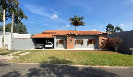 Casa térrea no centro de Araçoiaba da Serra