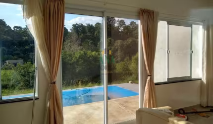 Chácara com piscina em Araçoiaba da Serra