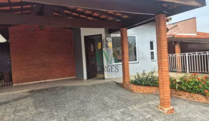 Casa térrea  com 03 dormitórios