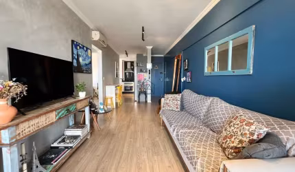 Apartamento de 2 dormitórios sendo 1 suíte à venda em Barreiros, São José, SC.