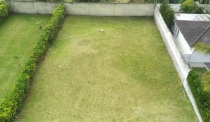 Terreno plano em condomínio fechado no Cacupé