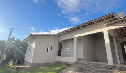 Casa com 03 quartos ao lado da UFSC!!