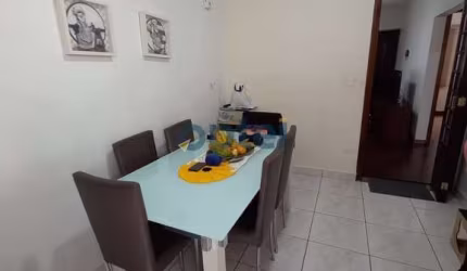 Casa no Jardim Hollyood  - SBC , com 02 dormitórios , suite, quarto de empregada com wc, 2 vagas.