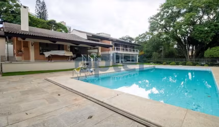 Casa Alto padrão 4 suítes no Parque Anchieta com piscina e churrasqueira