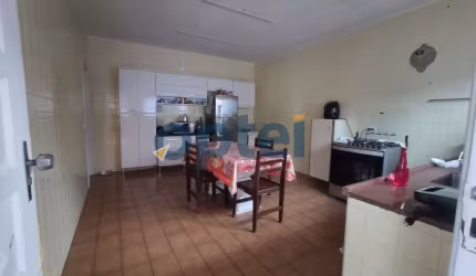 CASA  TERREA AMPLA COM 4 QUARTOS SENDO 1 SUÍTE, COM EDICULA COM 2 QUARTOS NO RUDGE RAMOS