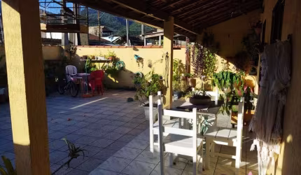 Casa sobrado a venda com 03 dormitórios no Ipiranguinha Ubatuba