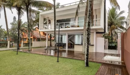 Casa Alto Padrão pé na areia na Praia do Sapê