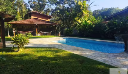 Casa a venda em Condomínio com Piscina na Praia Dura em Ubatuba