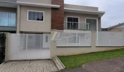 Sobrado à Venda em Araucária: 3 Dormitórios, 158.77m²