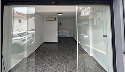Excelente sala comercial com banheiro, para locação no Morumbi.