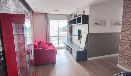 Excelente apartamento mobiliado, 3 dormitórios, 2 suítes com armários embutidos, cozinha planejada, 1 vaga de garagem compartilhada.