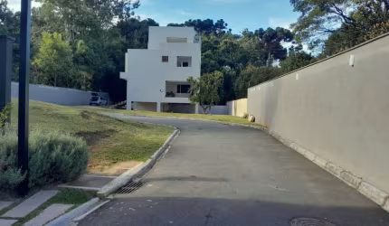 Casa em condominio, com 3 suíte ao lado do Parque São Lourenço