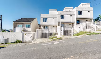 SOBRADO ESPAÇOSO E ENSOLARADO COM LINDA VISTA