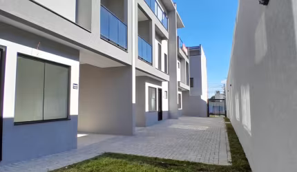 Sobrado com churrasqueira e quintal, 3 dorm.,  2 vagas no Boa Vista
