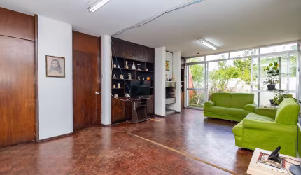 Casa 5 quartos com quintal próximo ao Centro Cívico