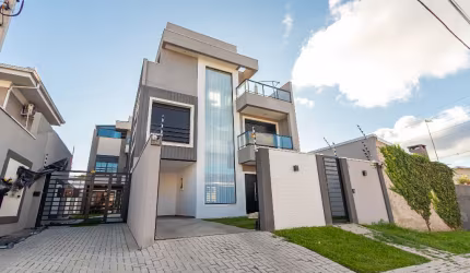 TRIPLEX COM TERRAÇO E JACUZZI E DÉCK DE MADEIRA