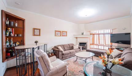 Atraente casa tipo para venda com 2 quartos, sendo 1 suíte, 177m²
