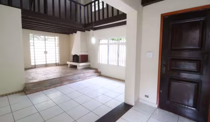 Aconchegante casa tipo para venda com 2 quartos, sendo 2 suítes, 140m²