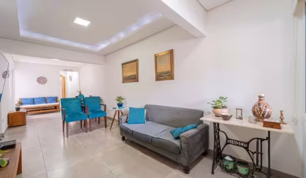 Elegante casa tipo para venda com 4 quartos, sendo 3 suítes, 243m²