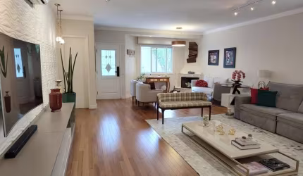 Elegante casa em condomínio para venda com 4 quartos, sendo 2 suítes, 260m²