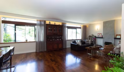 Atraente casa tipo para venda com 4 quartos, sendo 2 suítes, 314m²