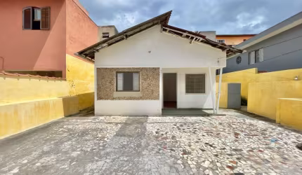 Agradável casa tipo para venda com 3 quartos, sendo 1 suíte, 166m²