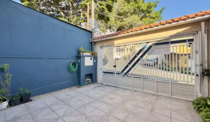 Confortável casa tipo para venda com 3 quartos, sendo 1 suíte, 150m²