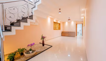 Elegante casa tipo para venda com 4 quartos, sendo 1 suíte, 195m²