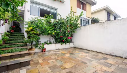 Aconchegante casa tipo para venda com 3 quartos, sendo 3 suítes, 153m²