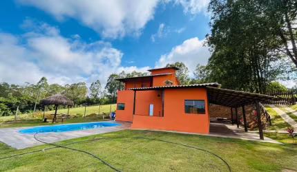 lindo sitio com piscina  em itatiaiuçu