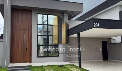 Linda Casa à Venda no Condomínio Rudá