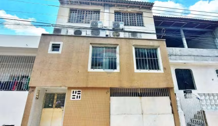 Prédio comercial + apartamento à venda no bairro Parque 10 de Novembro