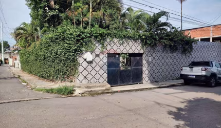 Vendo Casa de 03 Quartos no Bairro Colônia Santo Antônio - Zona Norte