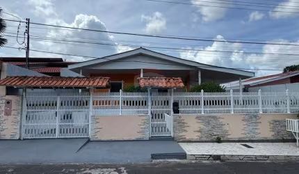 Casa à  Venda no Conjunto Villar Câmara