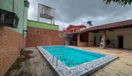 Casa no Japiim, 638m² 5 Dorm. sendo 4 suites por R$ 890.000