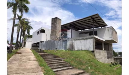 Prédio comercial com 402 m² disponível para aluguel e localizado no bairro Compensa