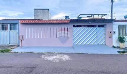 Excelente Oportunidade! Casa à Venda por R$ 350.000 no Bairro Parque das Palmeiras Flores