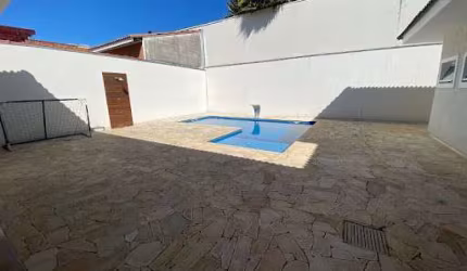 Linda Casa no condominio Santa Helena
