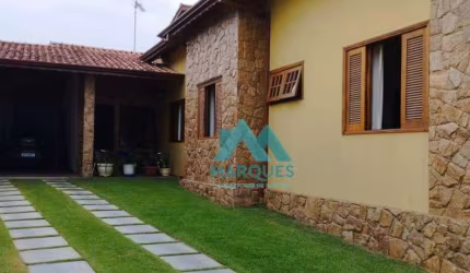 Linda Casa! Jd. Shangrilá em Caçapava - SP com um lindo quintal gramado para você que tem Pet